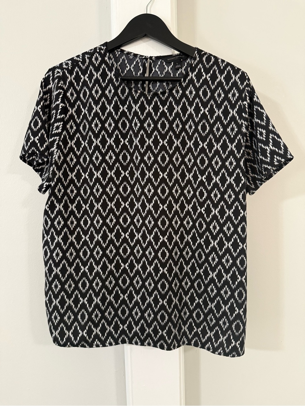 Banana Republic Black and White Geometric Short Sleeve Blouse